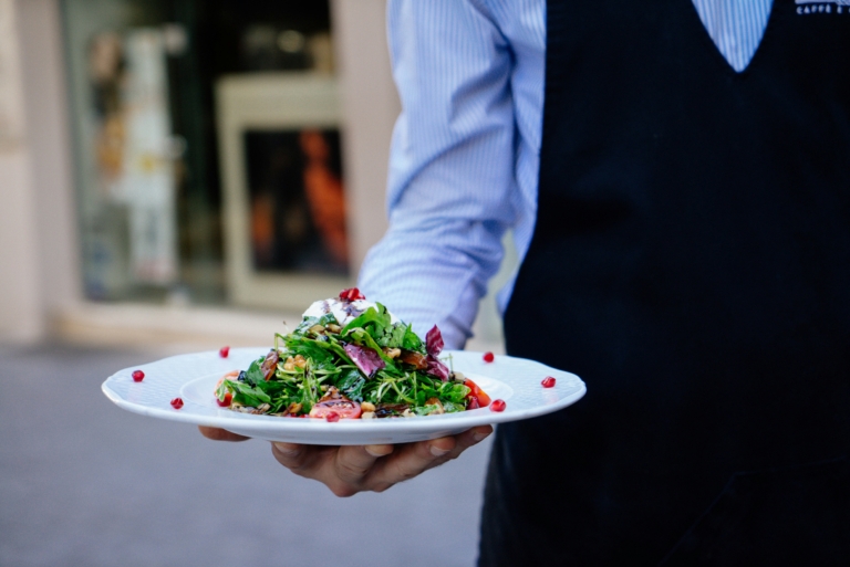Contrat saisonnier en restauration : règles, calendrier et points de vigilance pour l’employeur