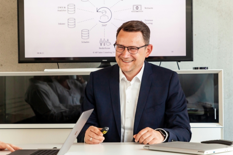 Grille des salaires BTP 2026 : minima ETAM, cadres et budget employeur